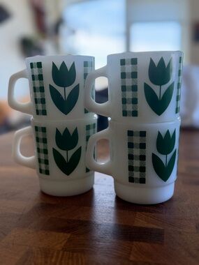 Set of 4 Termocrisa Stackable Green Tulip Mugs